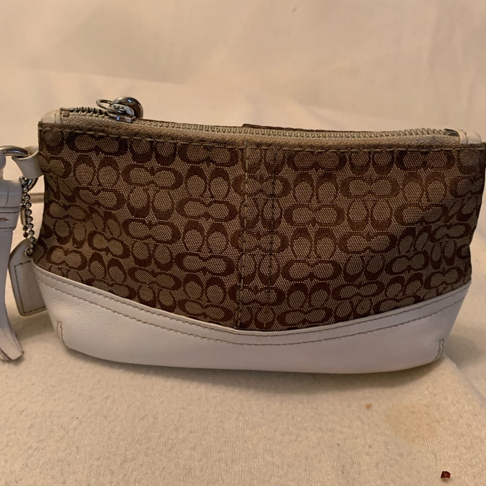 Coach wristlet perfect condition